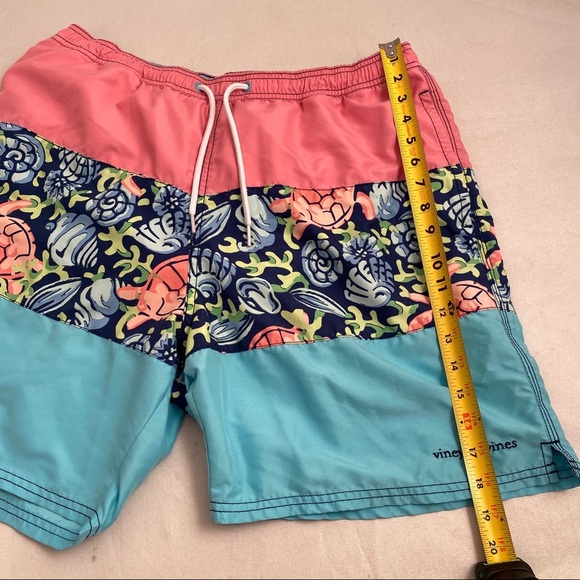 Vineyard Vines multicolor blue pink green turtle pattern swim trunks L - Picture 4 of 8
